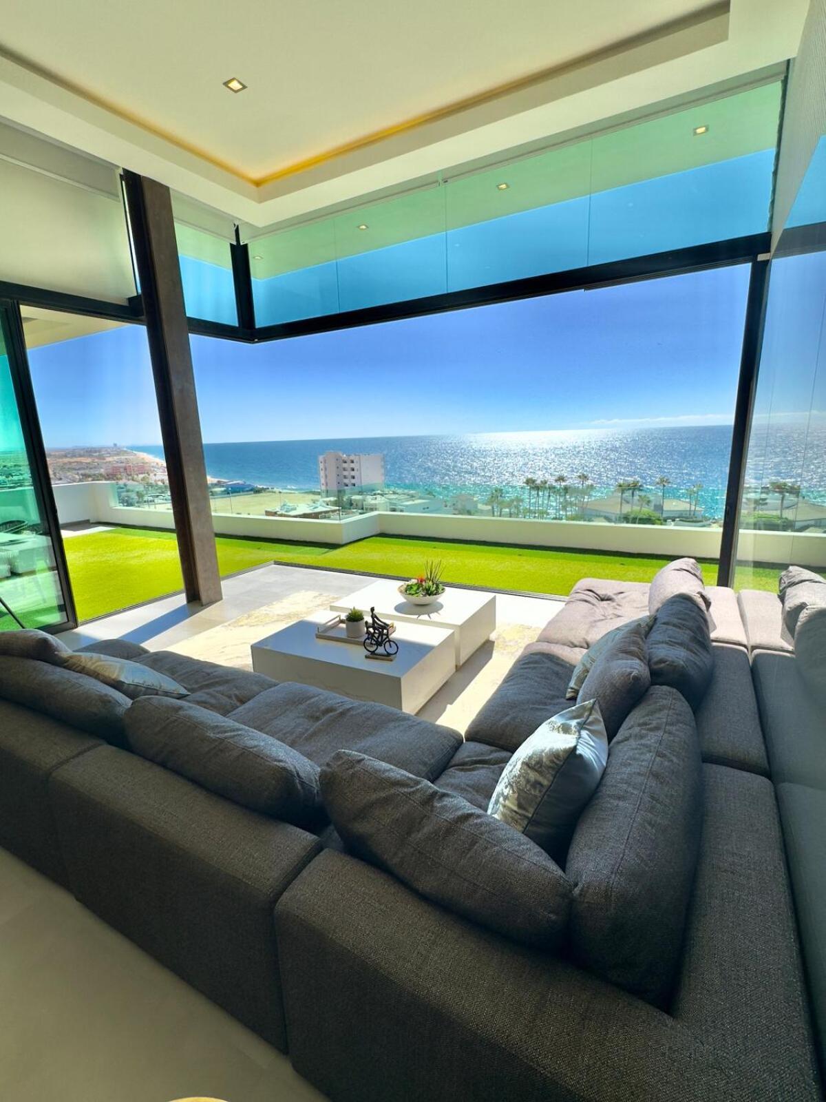 Shangri-la Luxury Mansion, Heated Pool