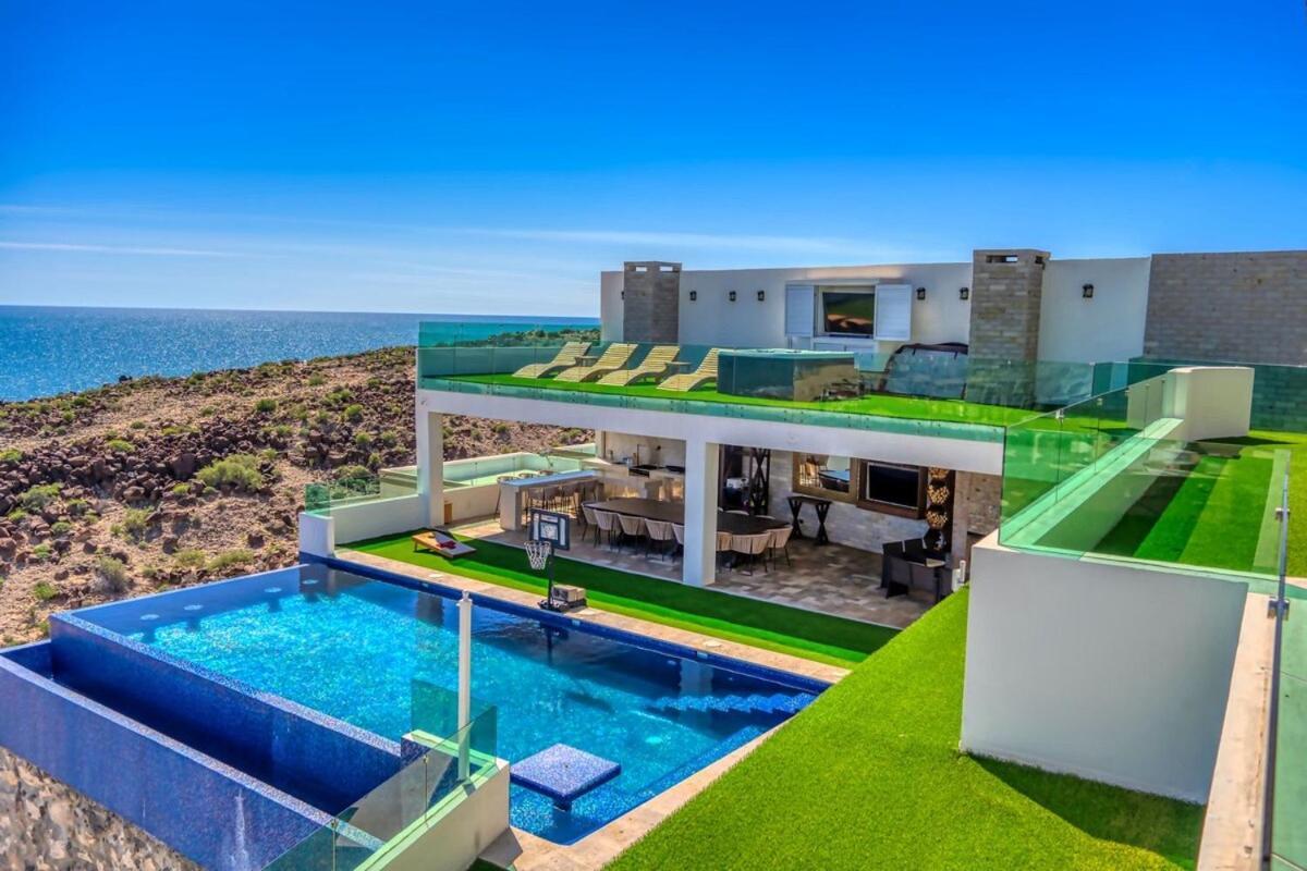 Shangri-la Luxury Mansion, Heated Pool