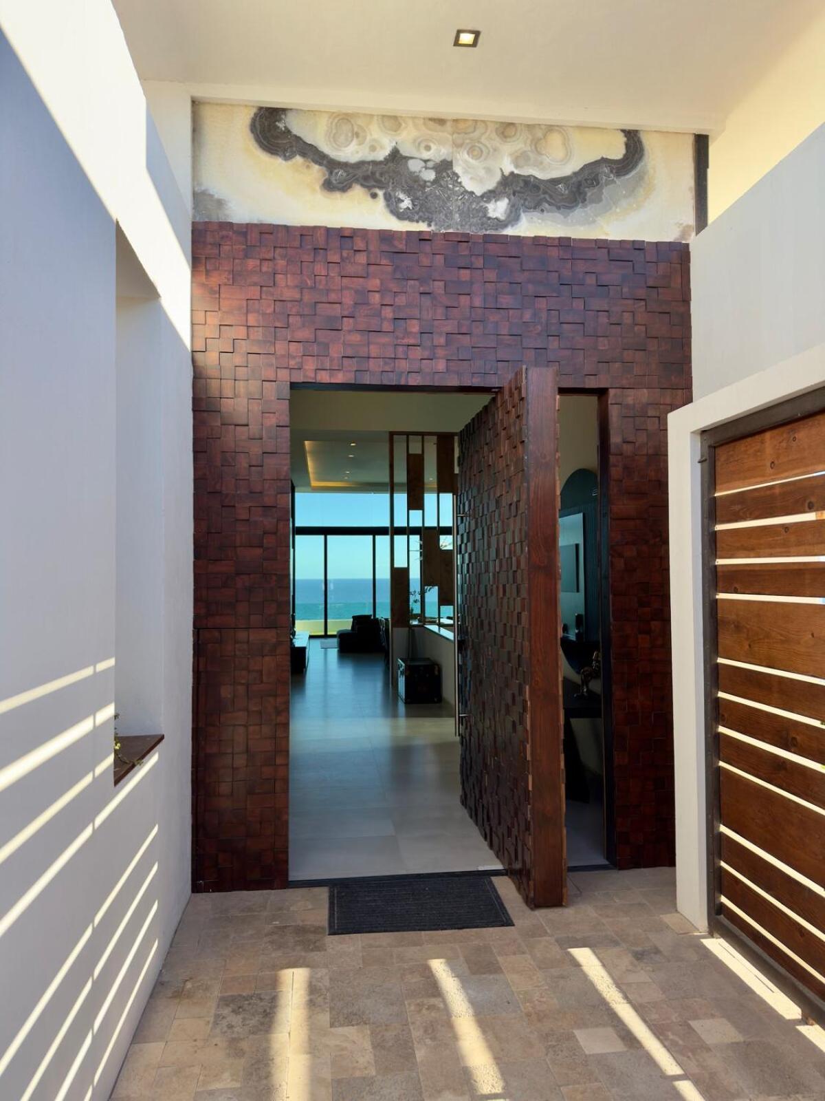 Villa Shangri-la Luxury Mansion, Heated Pool