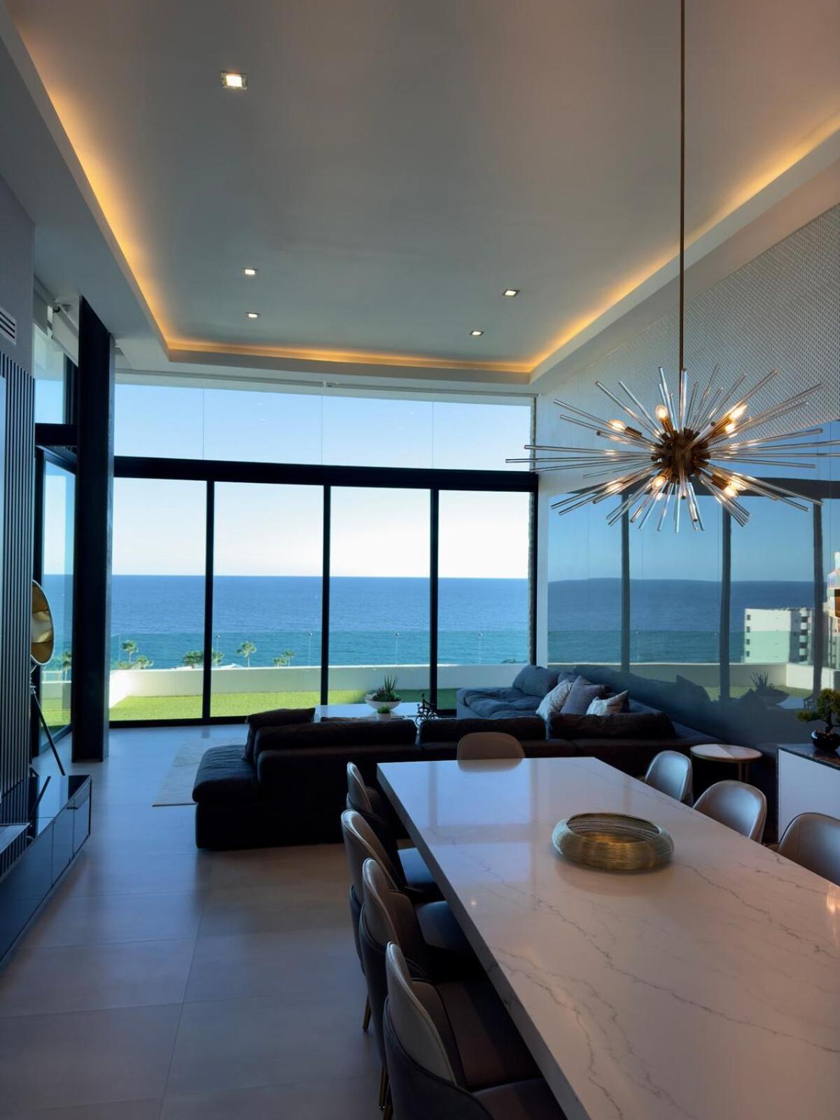 Shangri-la Luxury Mansion, Heated Pool Villa