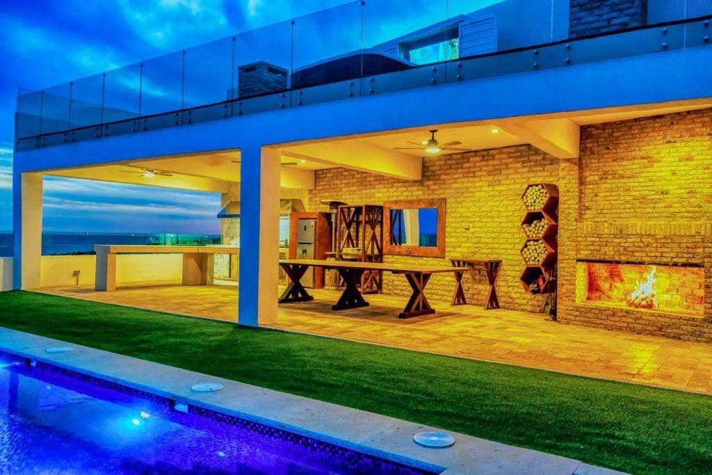 Villa Shangri-la Luxury Mansion, Heated Pool