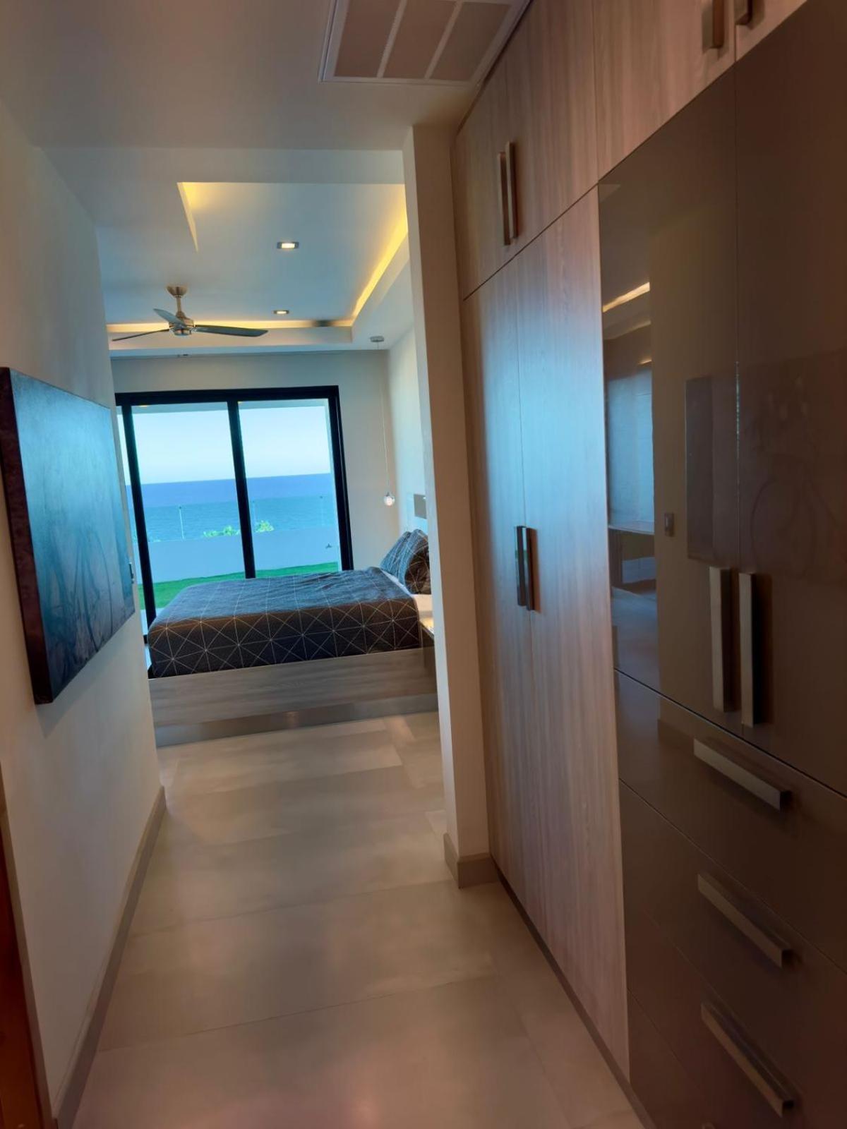Shangri-la Luxury Mansion, Heated Pool Villa