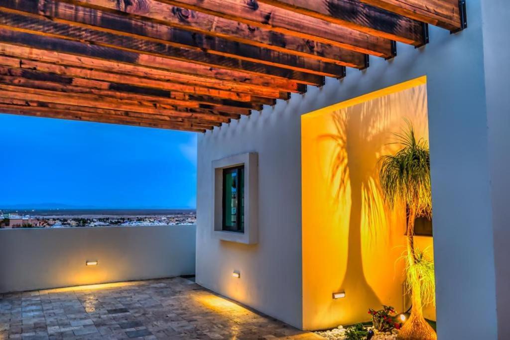 Villa Shangri-la Luxury Mansion, Heated Pool *