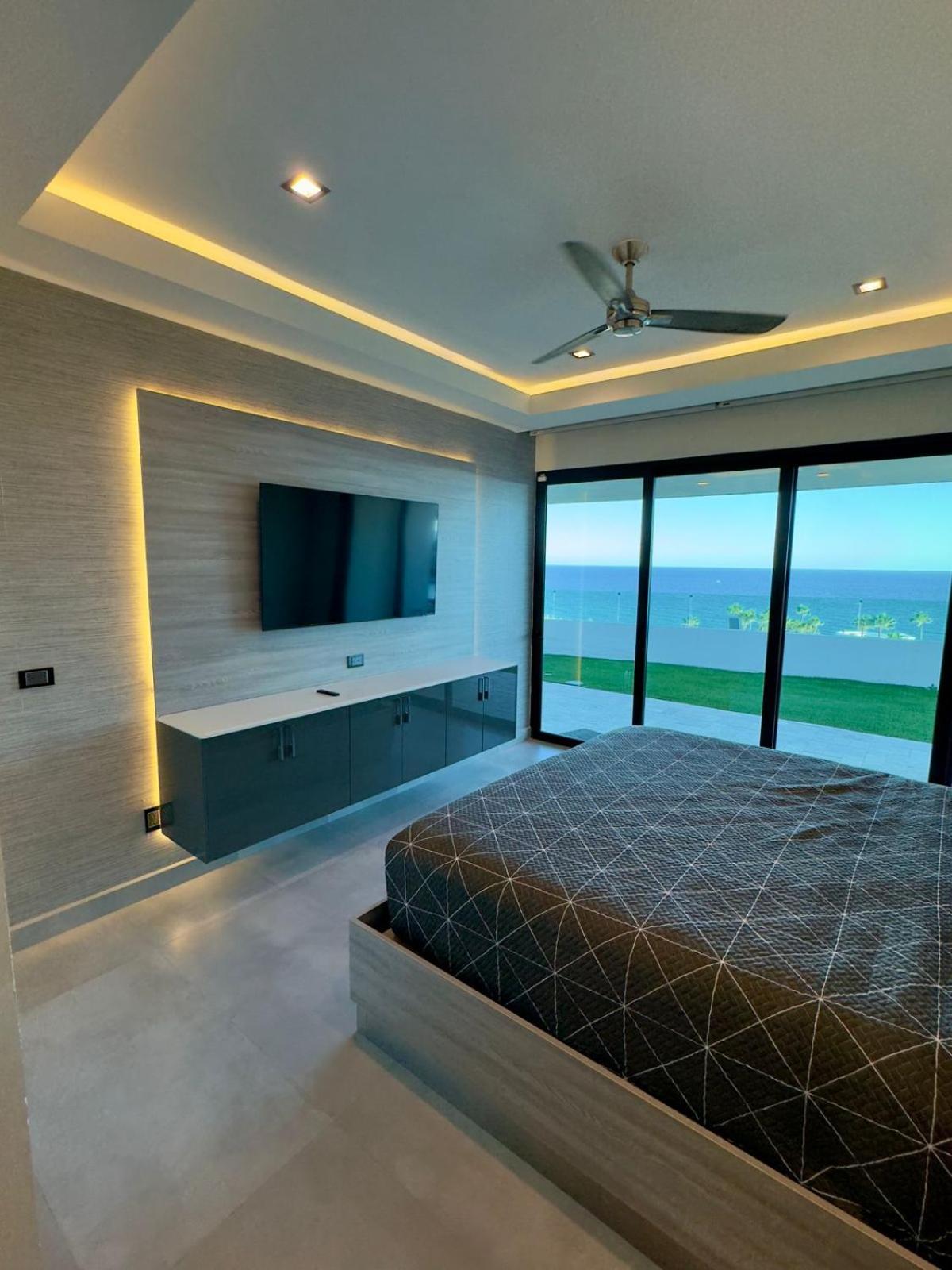 Shangri-la Luxury Mansion, Heated Pool Villa