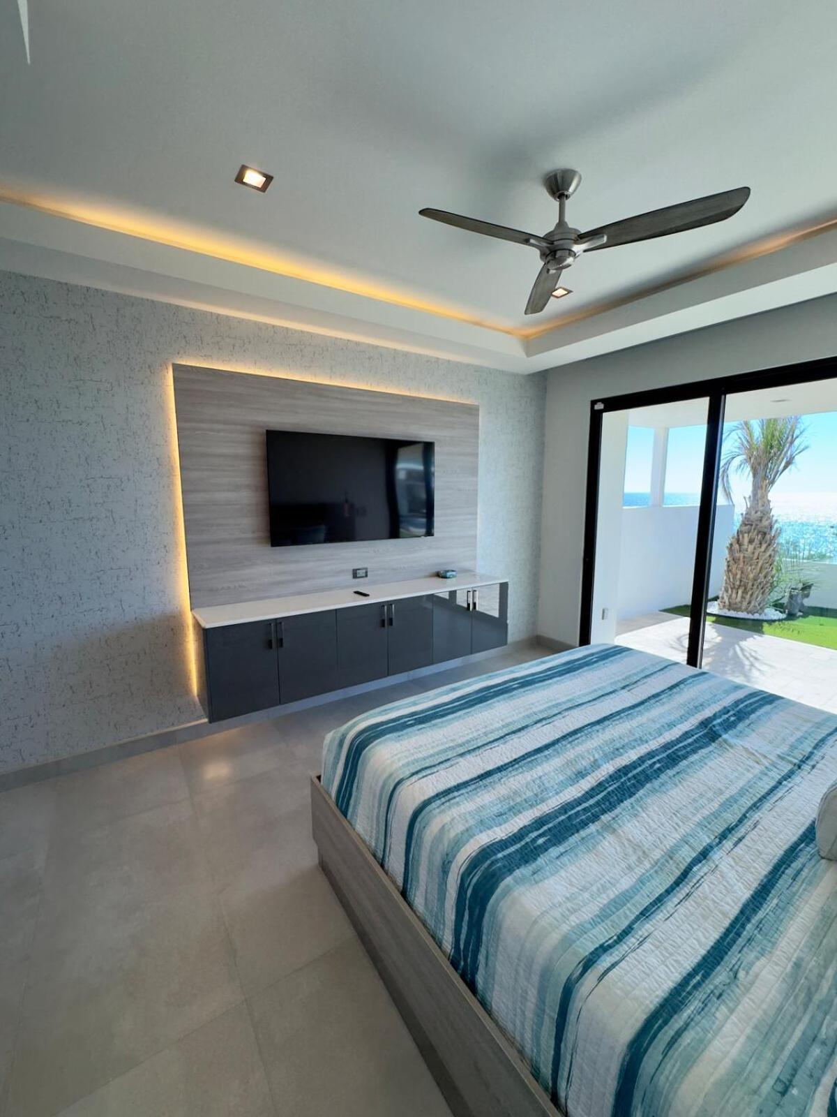Shangri-la Luxury Mansion, Heated Pool *