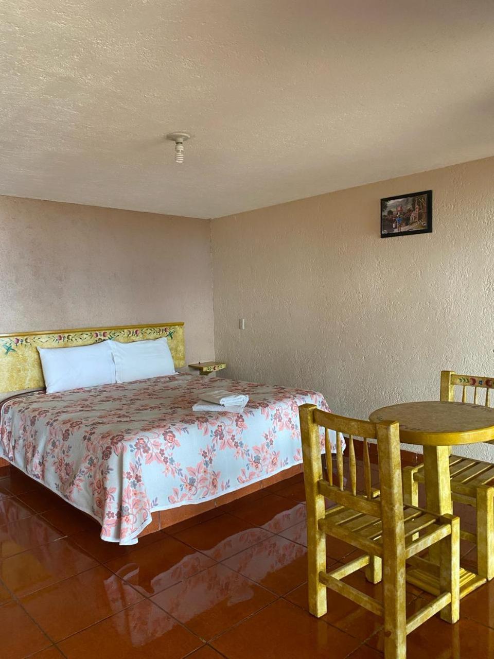 Chalet Cabanas Y Habitaciones El Malecon Zirahuen
