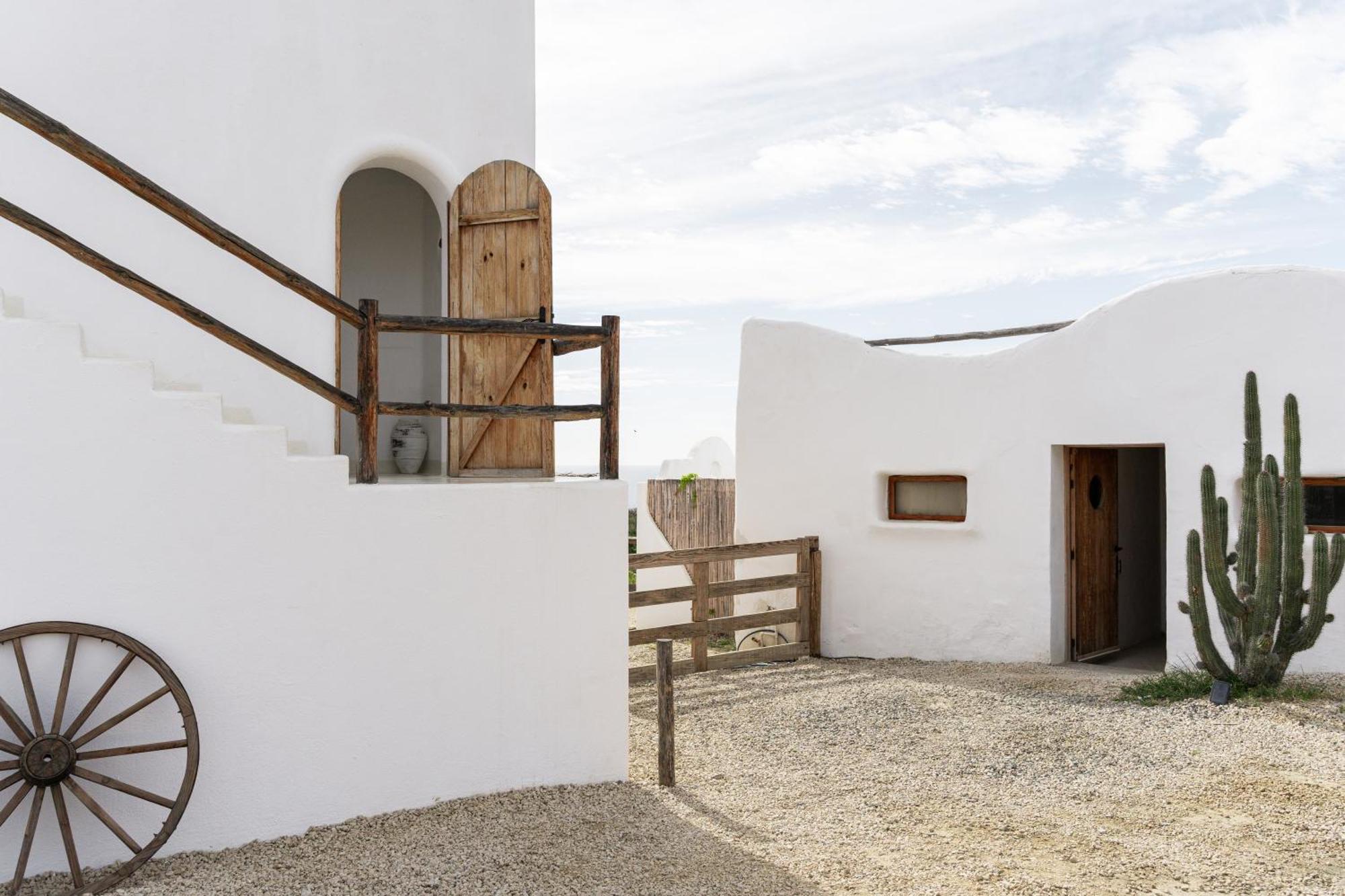 Nest Baja Hotel *