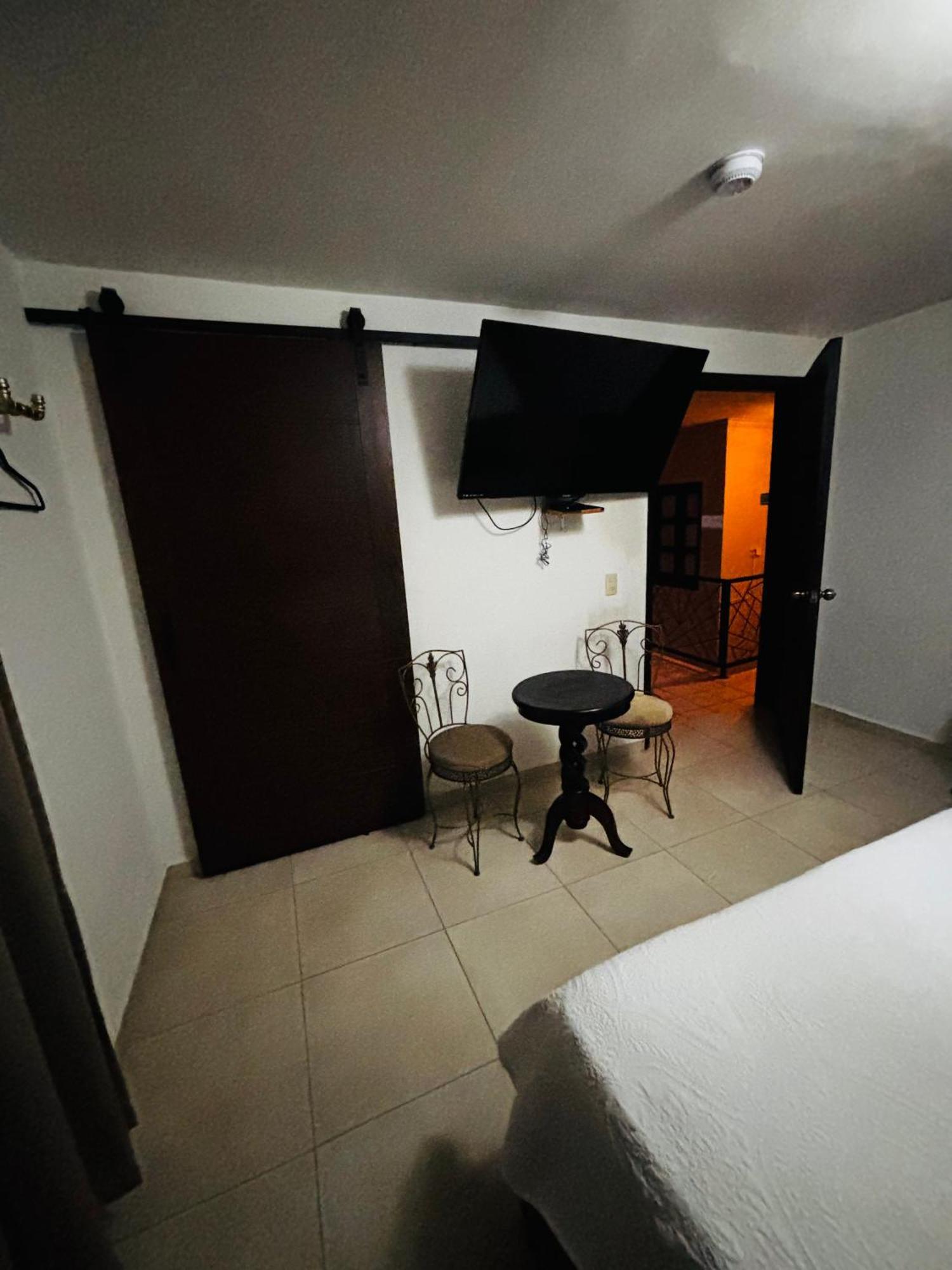 Victoria Hotel 2*