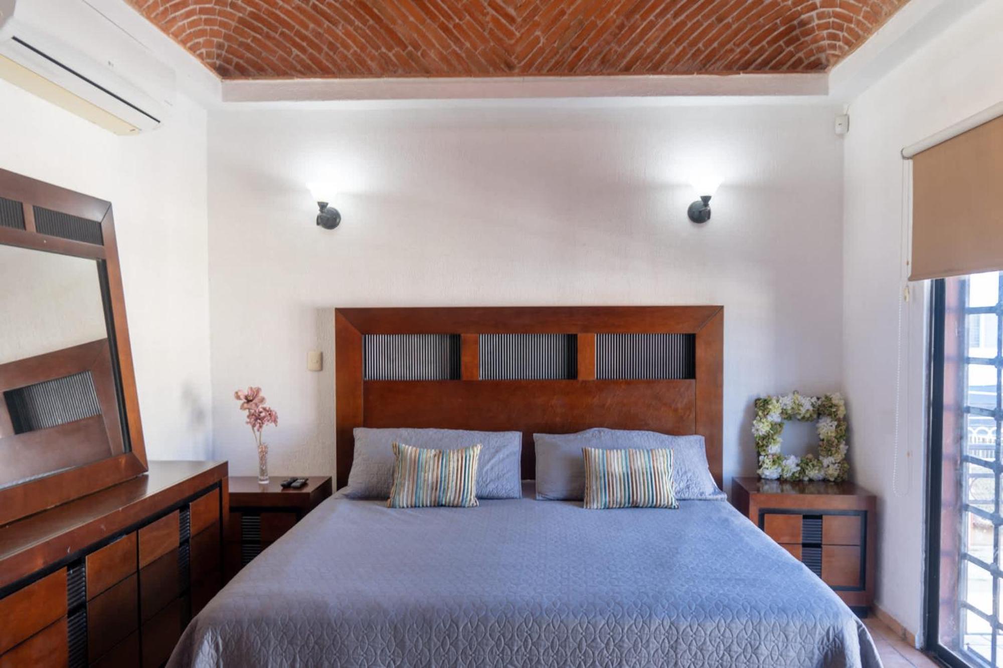 Peninsula 3 Bedroom House & Ac + Private Parking + Fast Wifi Holiday home Chetumal