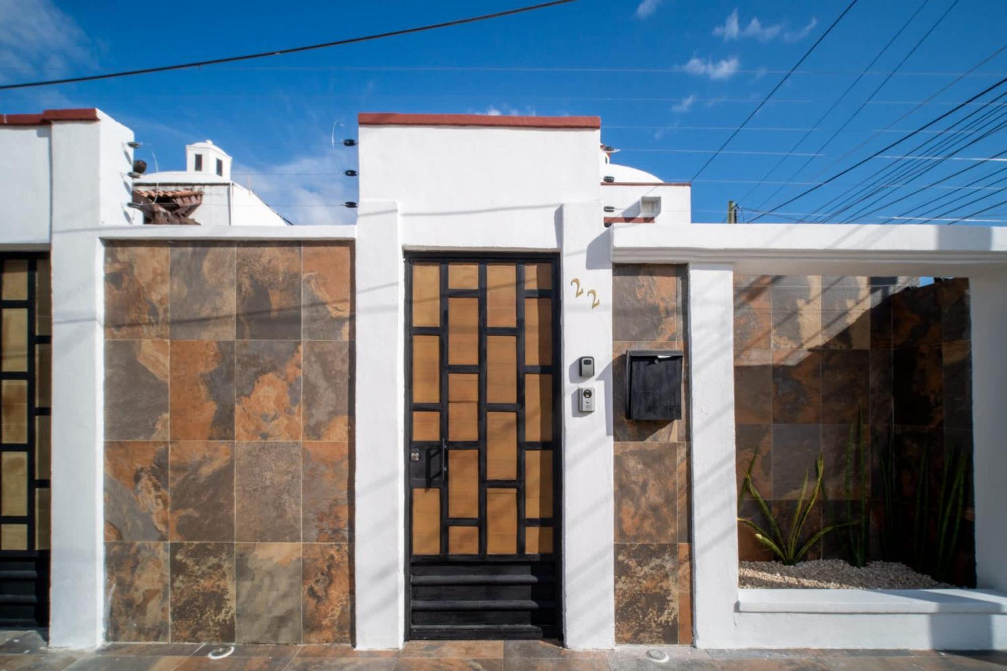 Peninsula 3 Bedroom House & Ac + Private Parking + Fast Wifi Chetumal