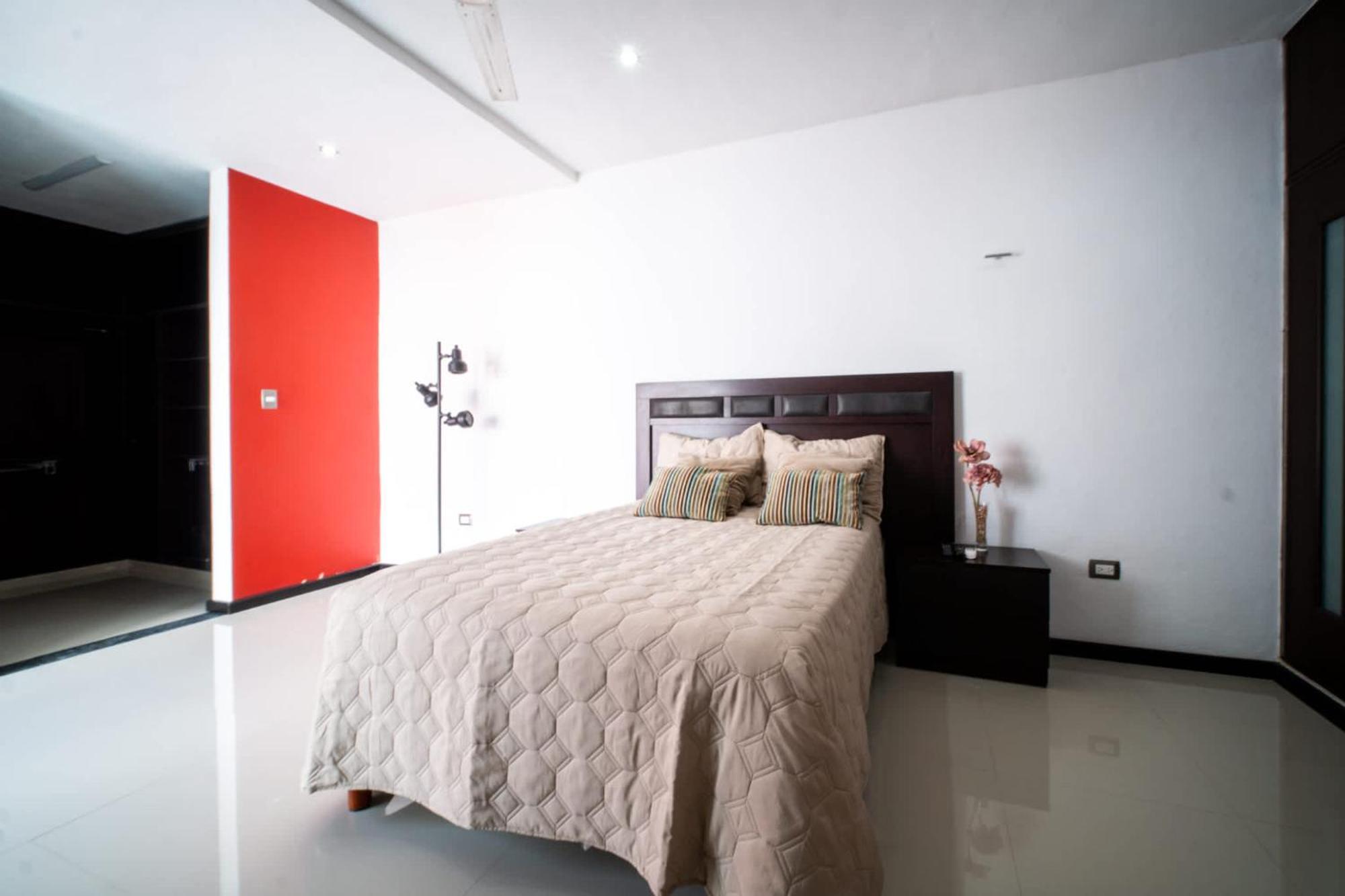 Peninsula 3 Bedroom House & Ac + Private Parking + Fast Wifi Chetumal