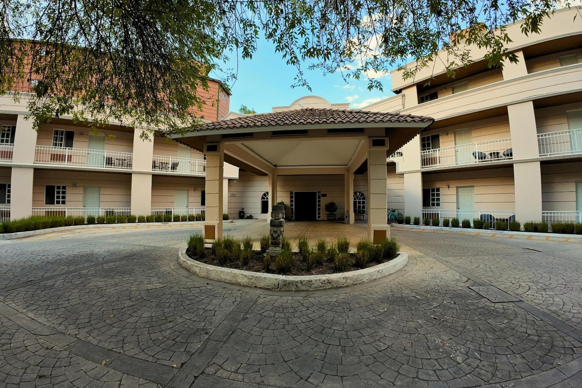 Real Del Bosque Golf And Aparthotel