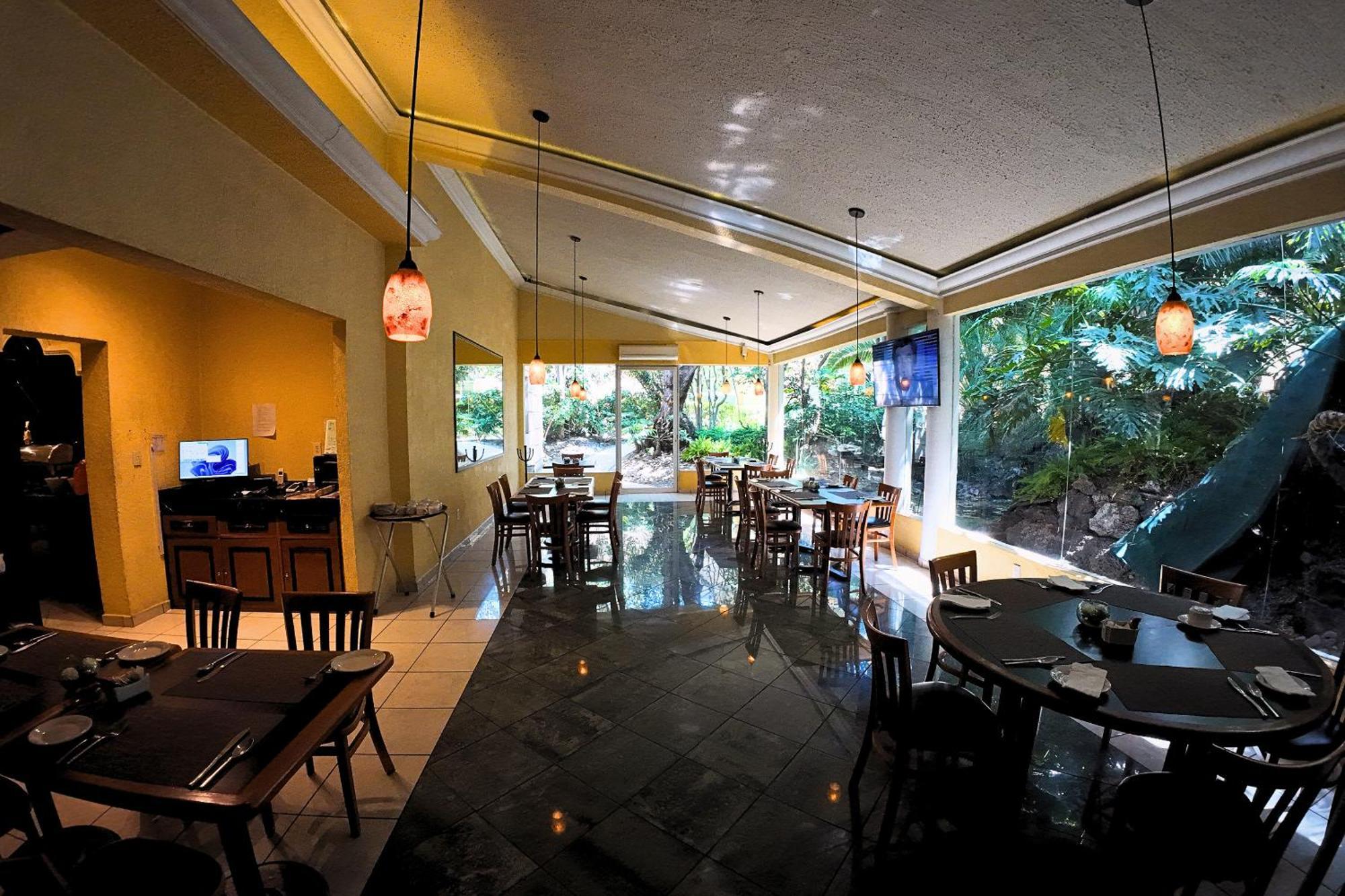 Real Del Bosque Golf And Aparthotel