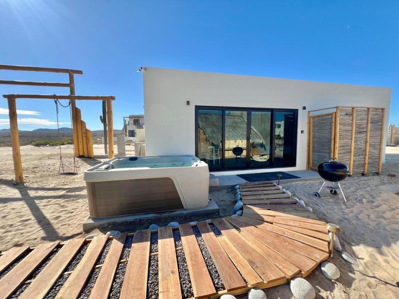 Beachfront Bahia Turquesa Jacuzzi Apartment