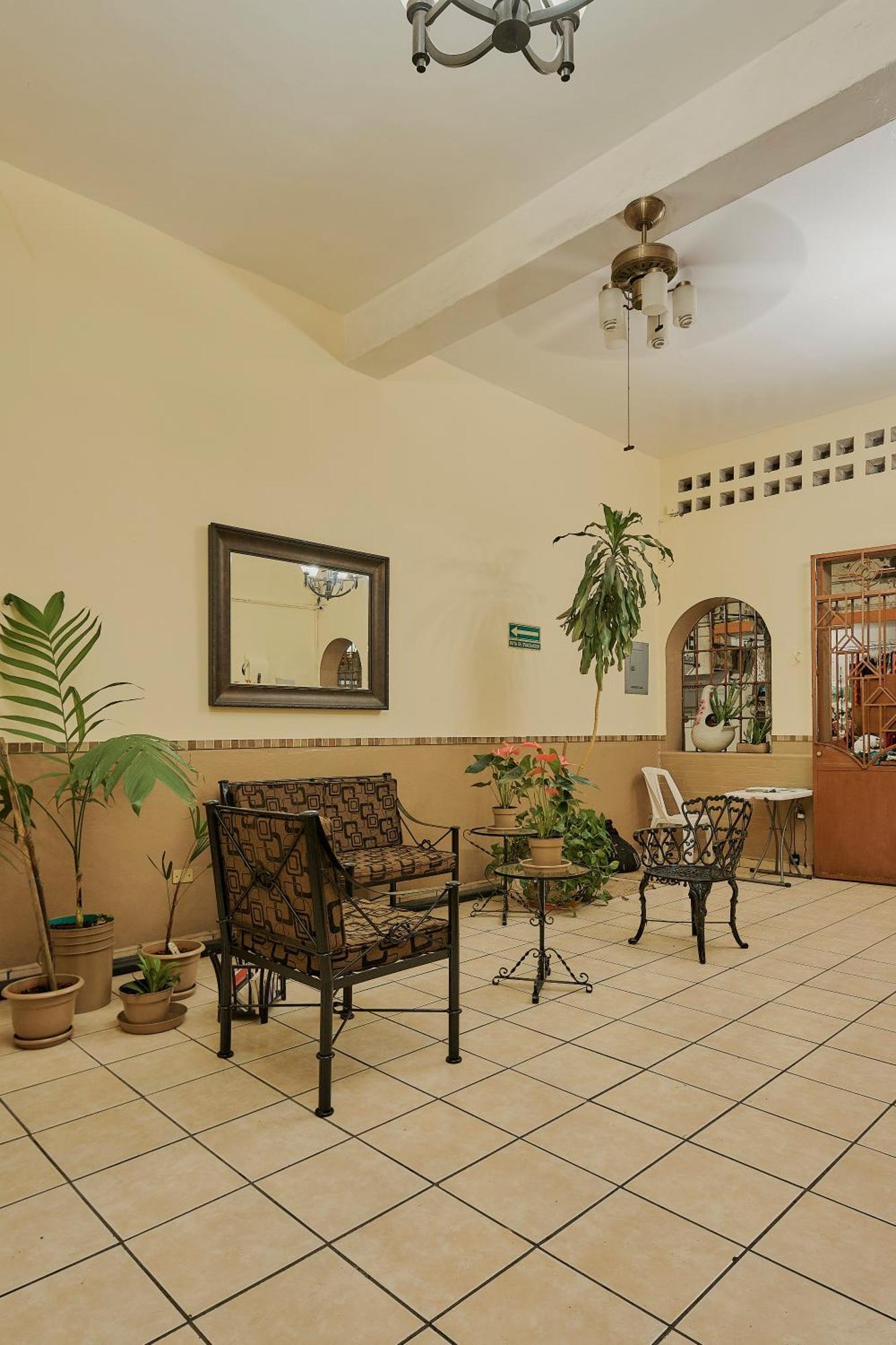 Hotel Cervantino 2*