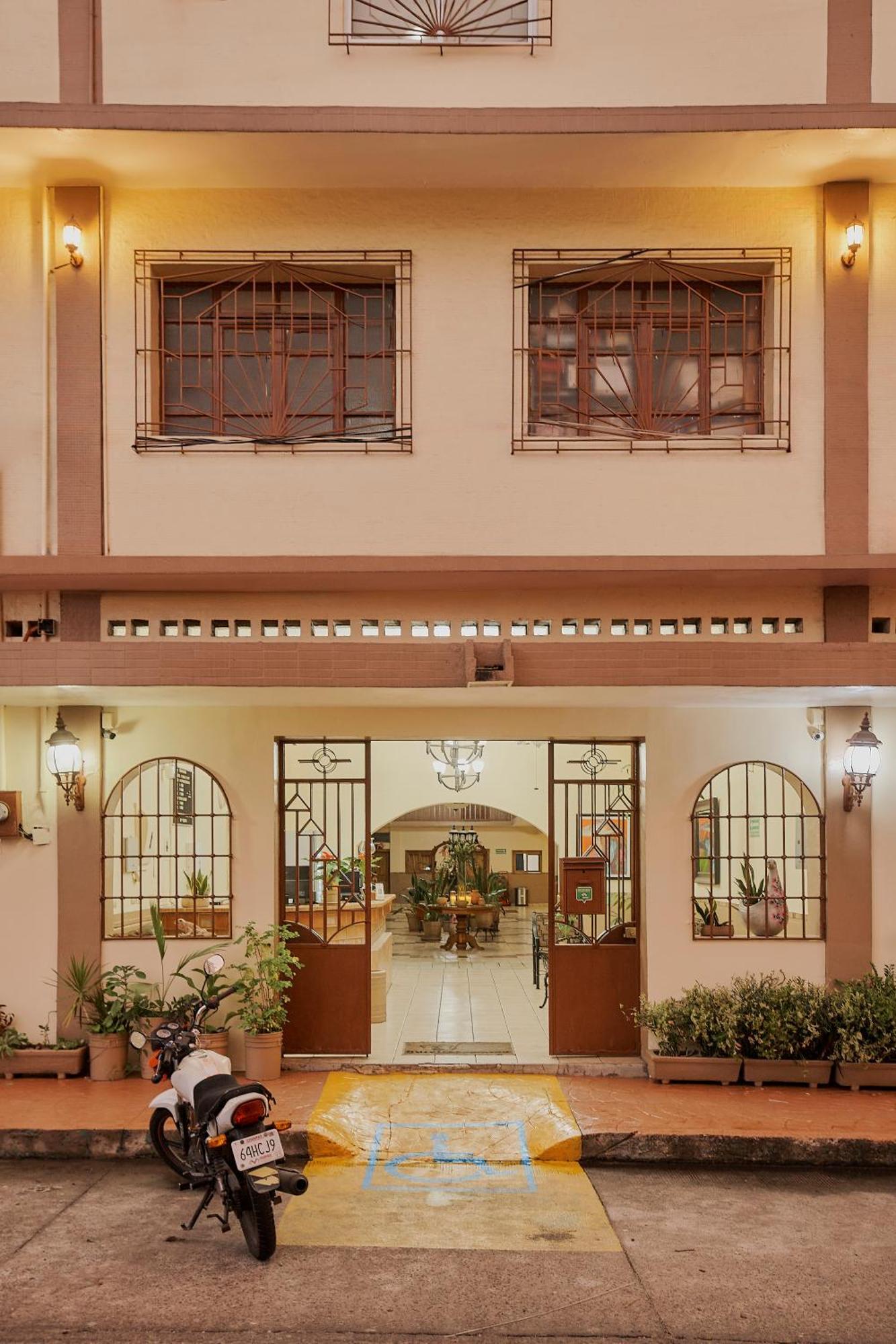 Cervantino Hotel Tapachula