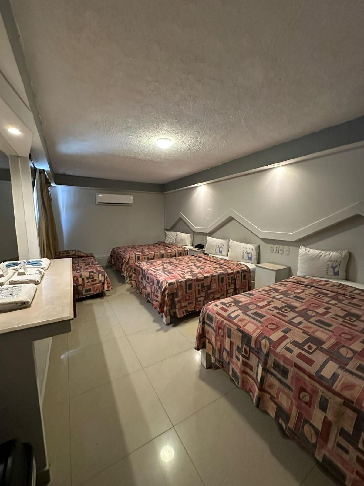 Impala -atras Del Ado Hotel