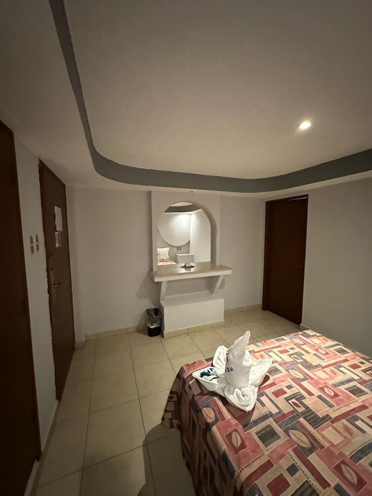 Hotel Impala -atras Del Ado