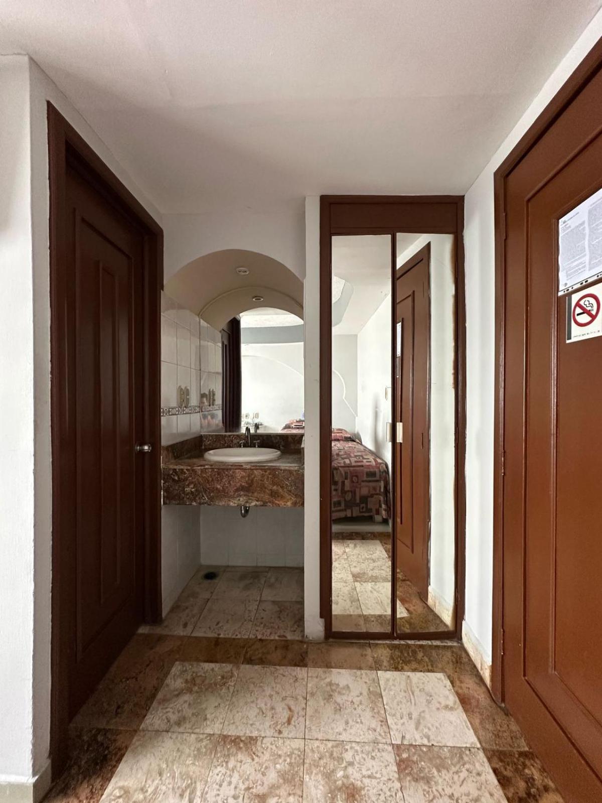 Hotel Impala -atras Del Ado Veracruz