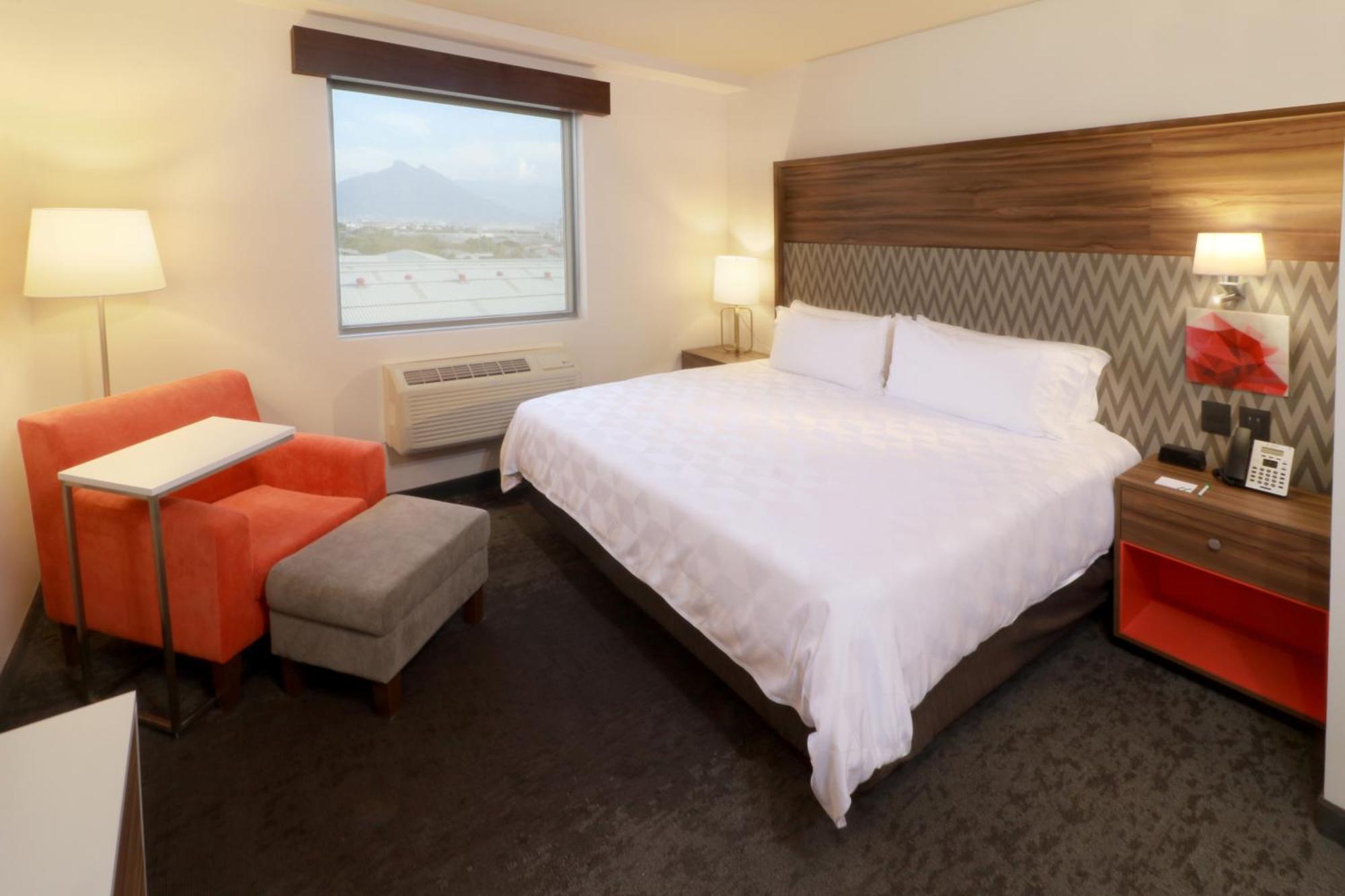 & - Monterrey Zona Airport By Ihg 5*