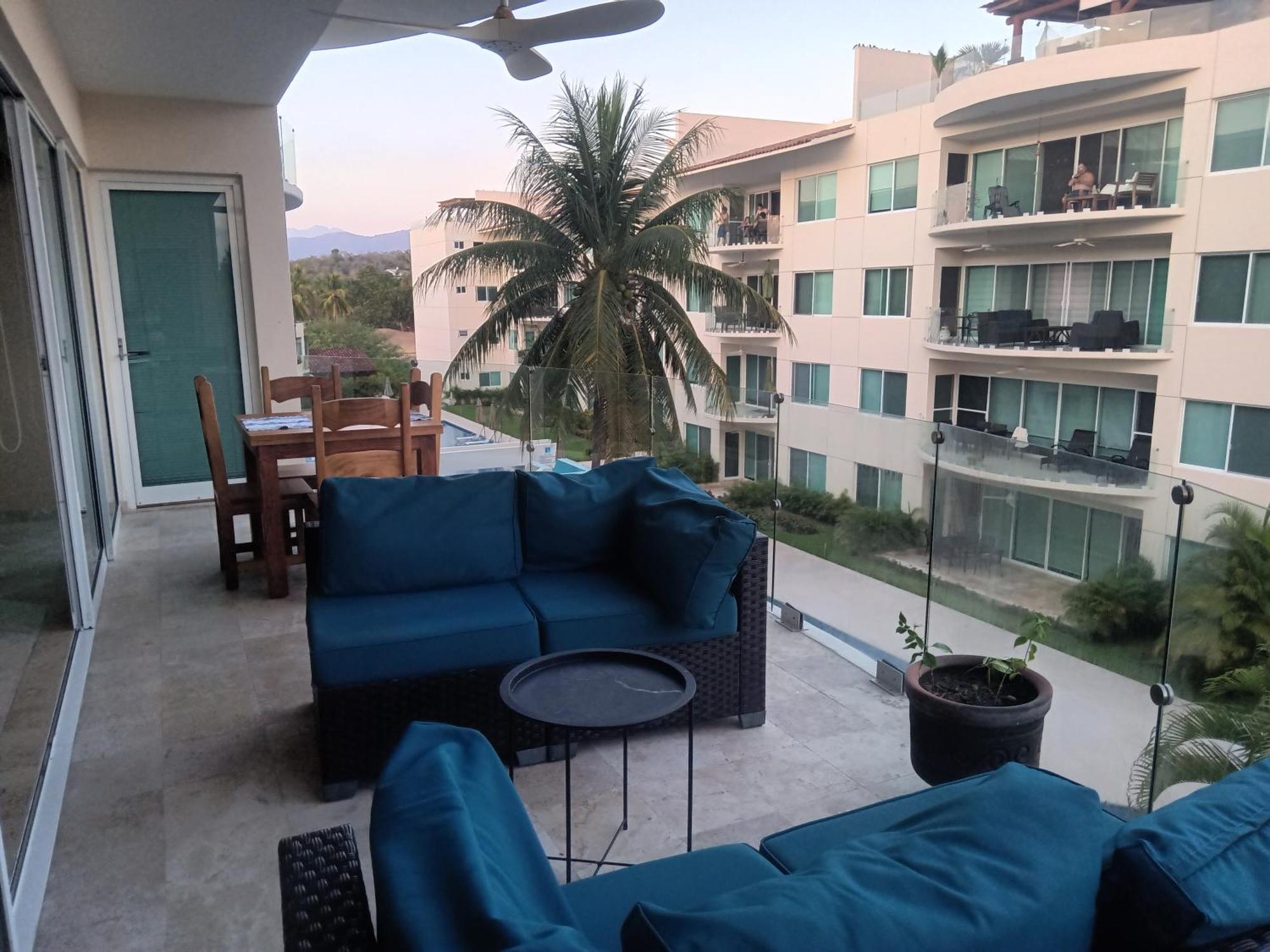 Perfectly Located Spacious With 2 Balconies * Ixtapa (Guerrero)