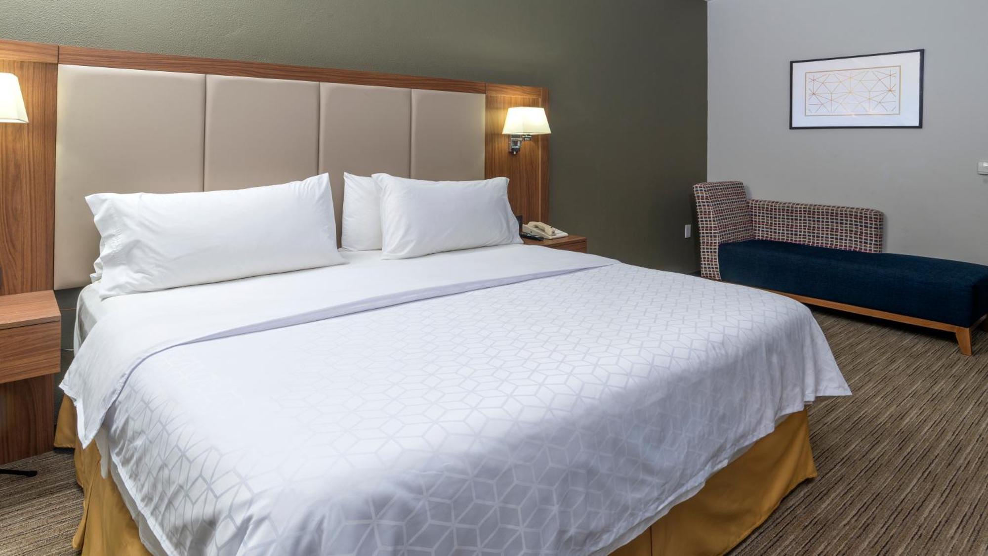 Hotel Express Santa Fe By Ihg Mexico City