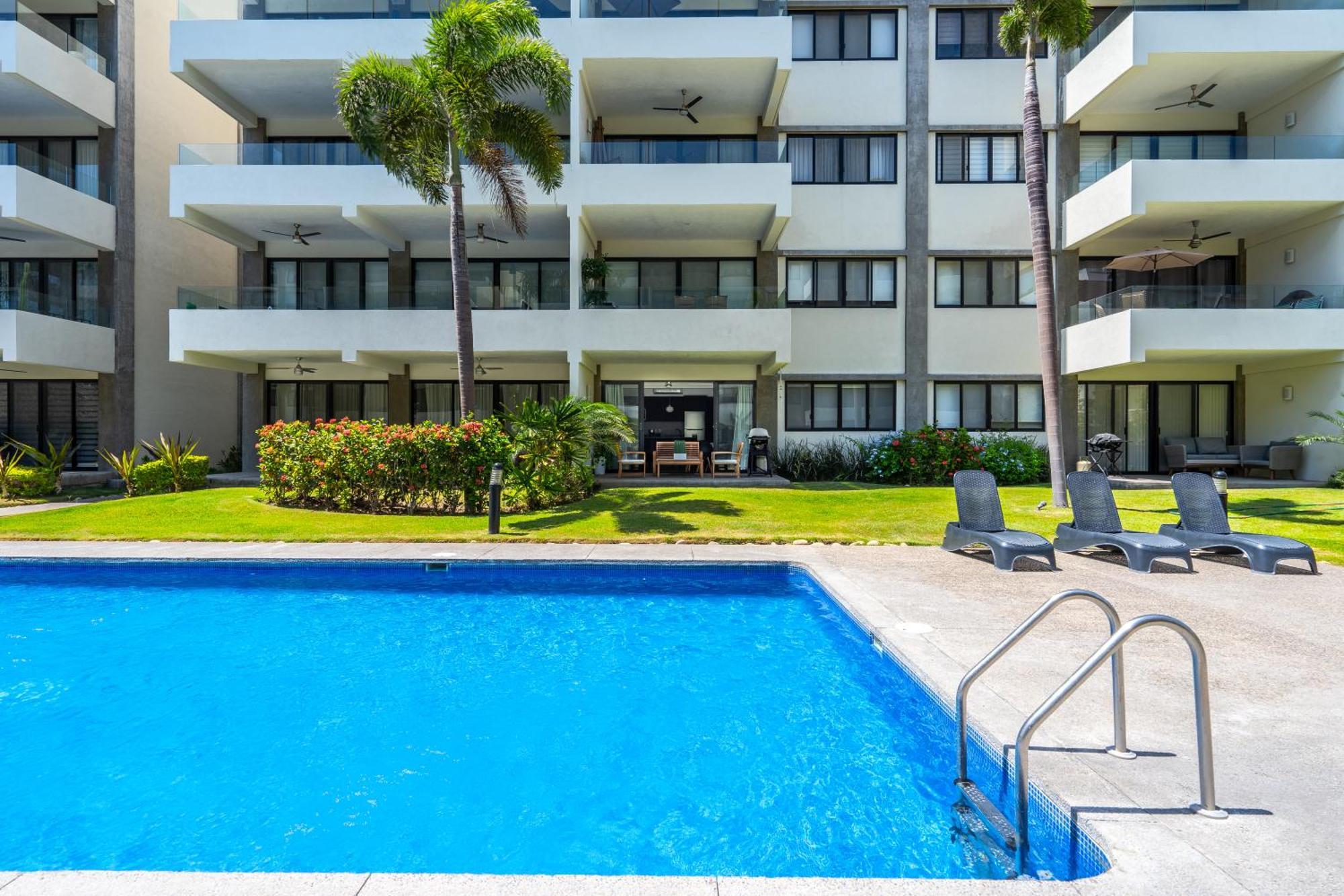 Lovely 2 Bedroom Pool Front Apartment