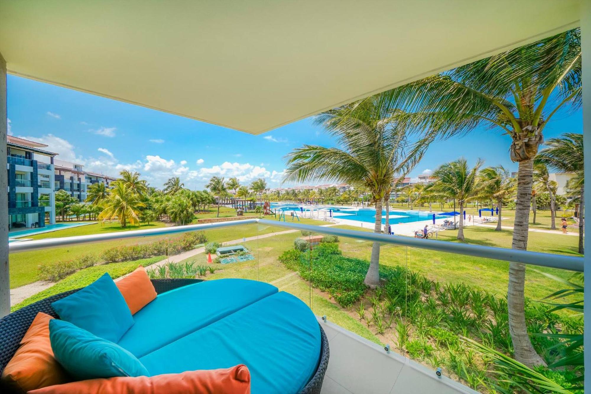Holiday home Beachfront With Tub, 3 Bedroom & Pool - At Mareazul Corazon *