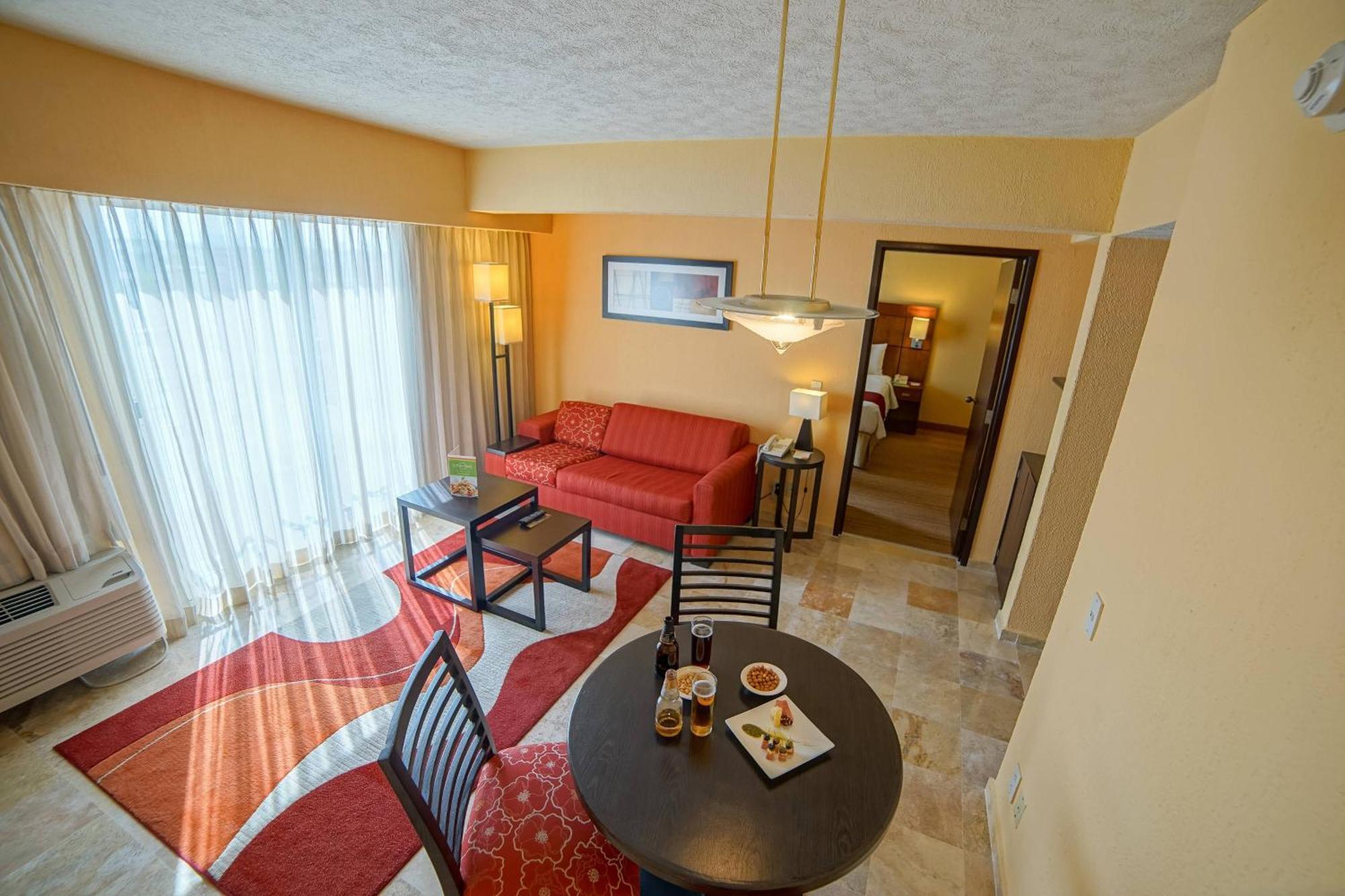 Courtyard By Marriott Animas 4*
