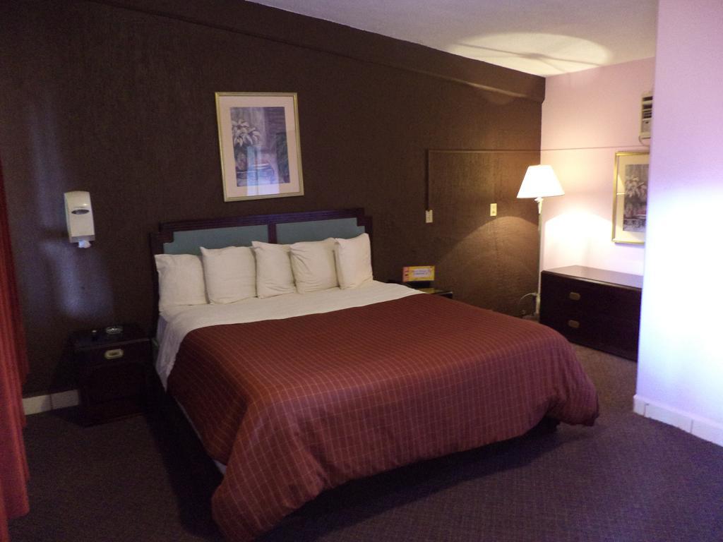 De Santiago Hotel 3*
