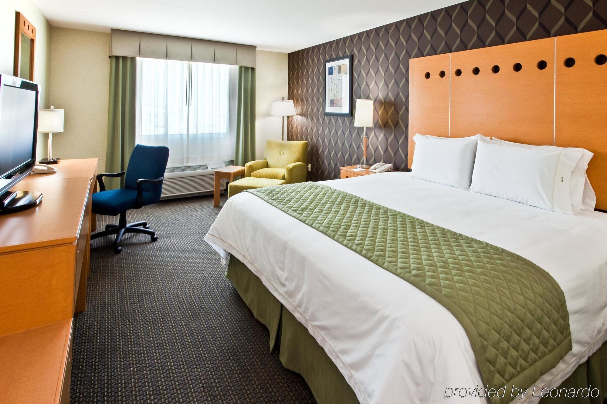 Express & Aeropuerto By Ihg Hotel 4*