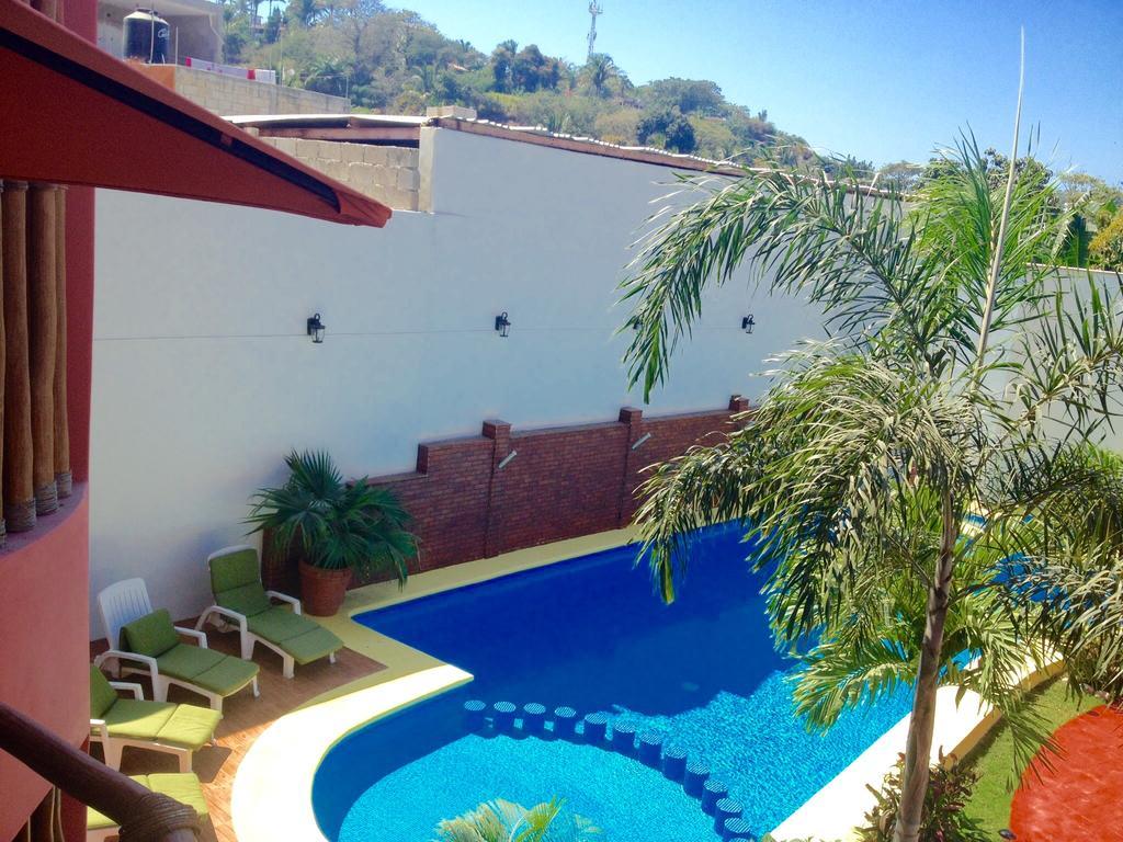 Y Los Encantos Hotel 3*