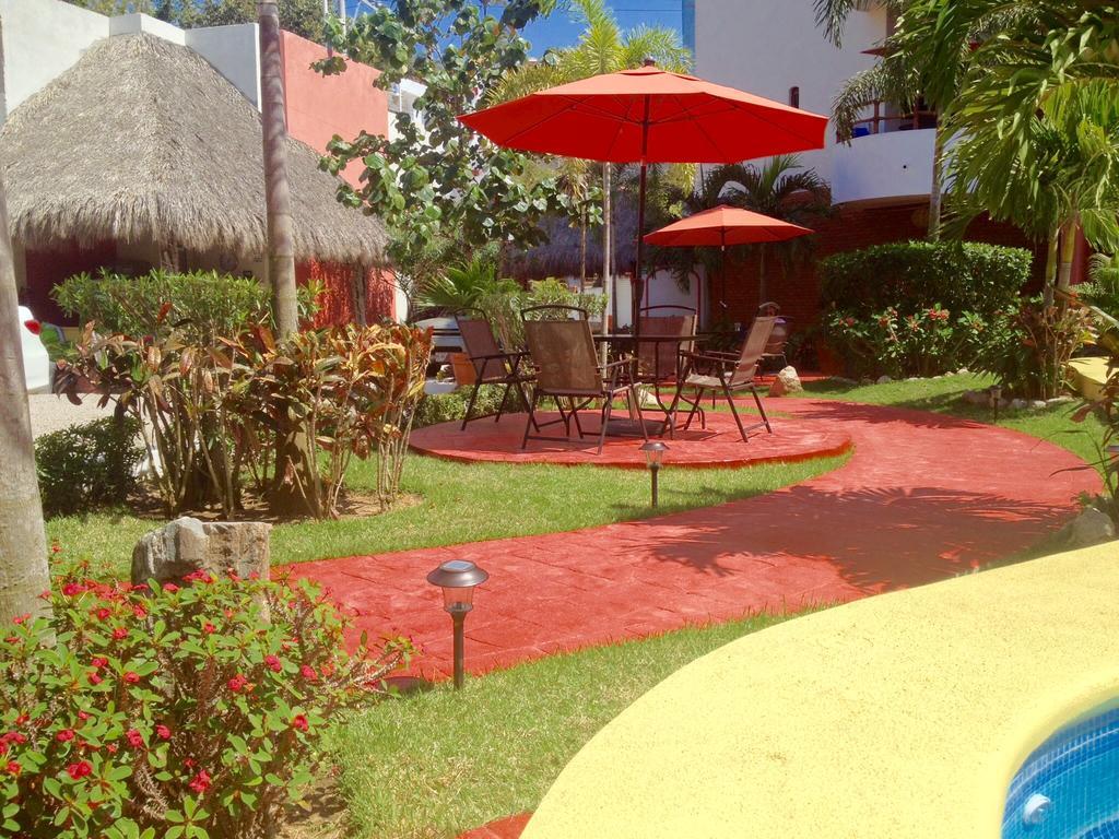 Y Los Encantos Sayulita