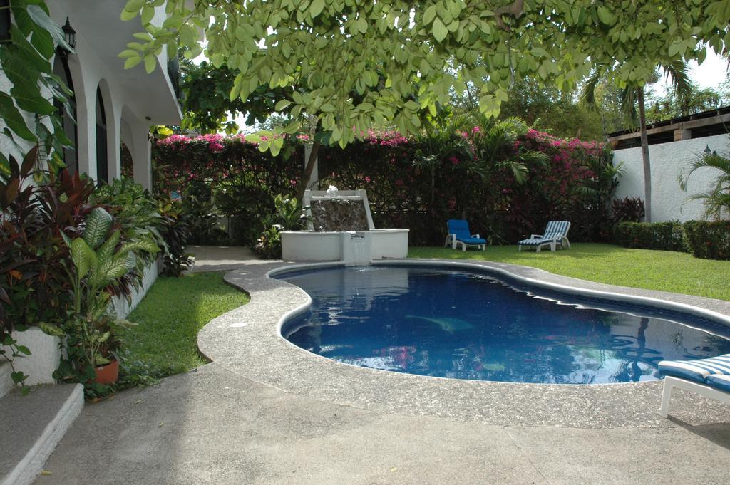 Mercedes Zihuatanejo