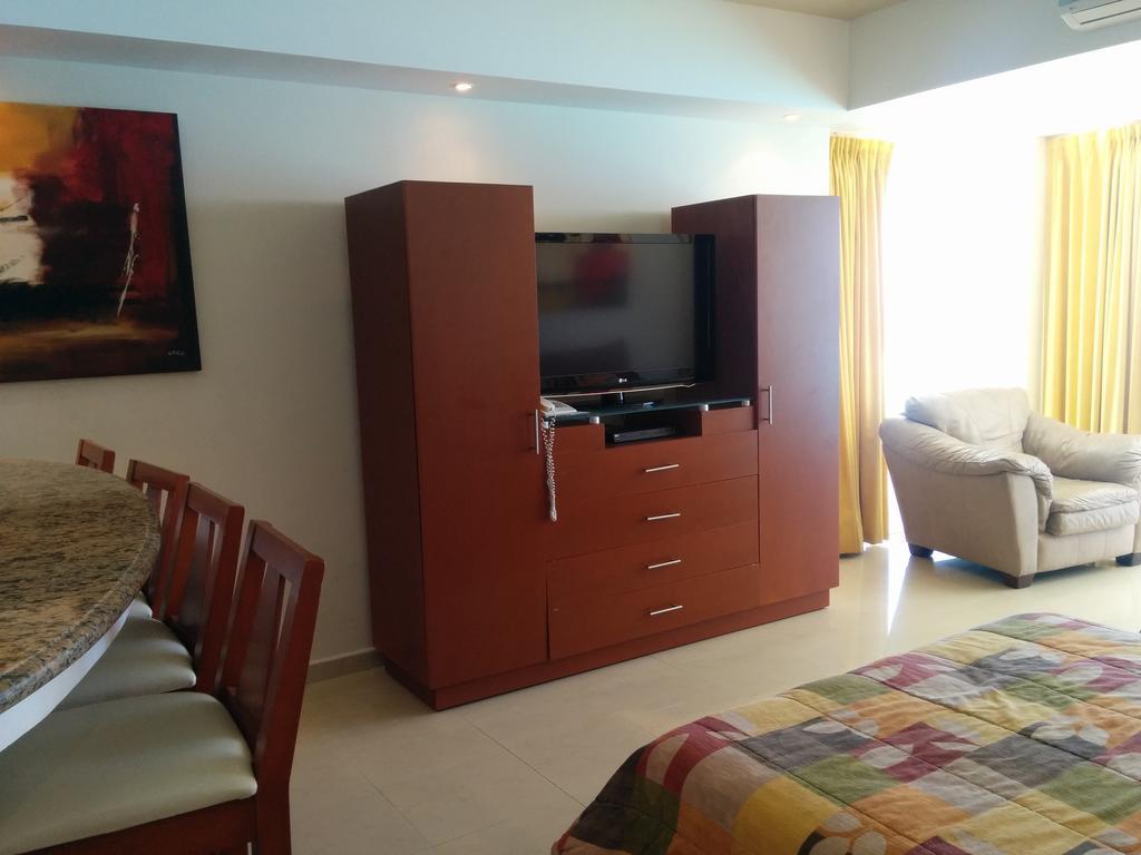 Cancun Zone Aparthotel 3*
