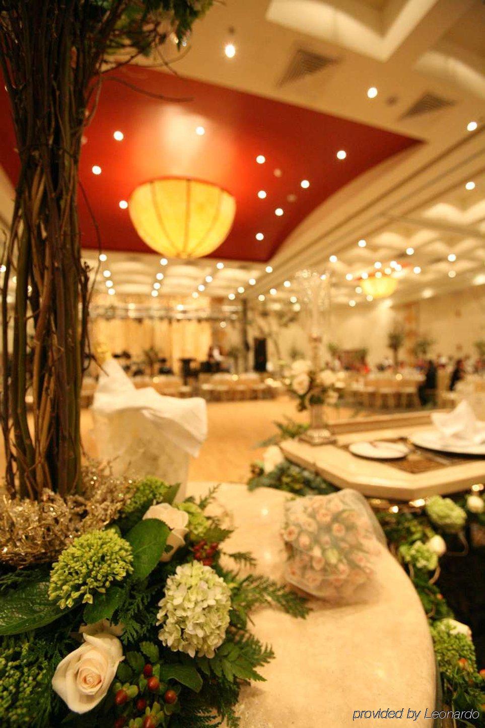 - Aeropuerto By Ihg Hotel