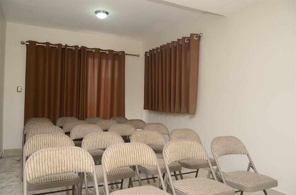 Hotel Delfines - A 2 Calles Del Acuario 3*