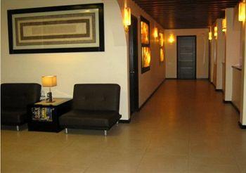 Colonial 3*