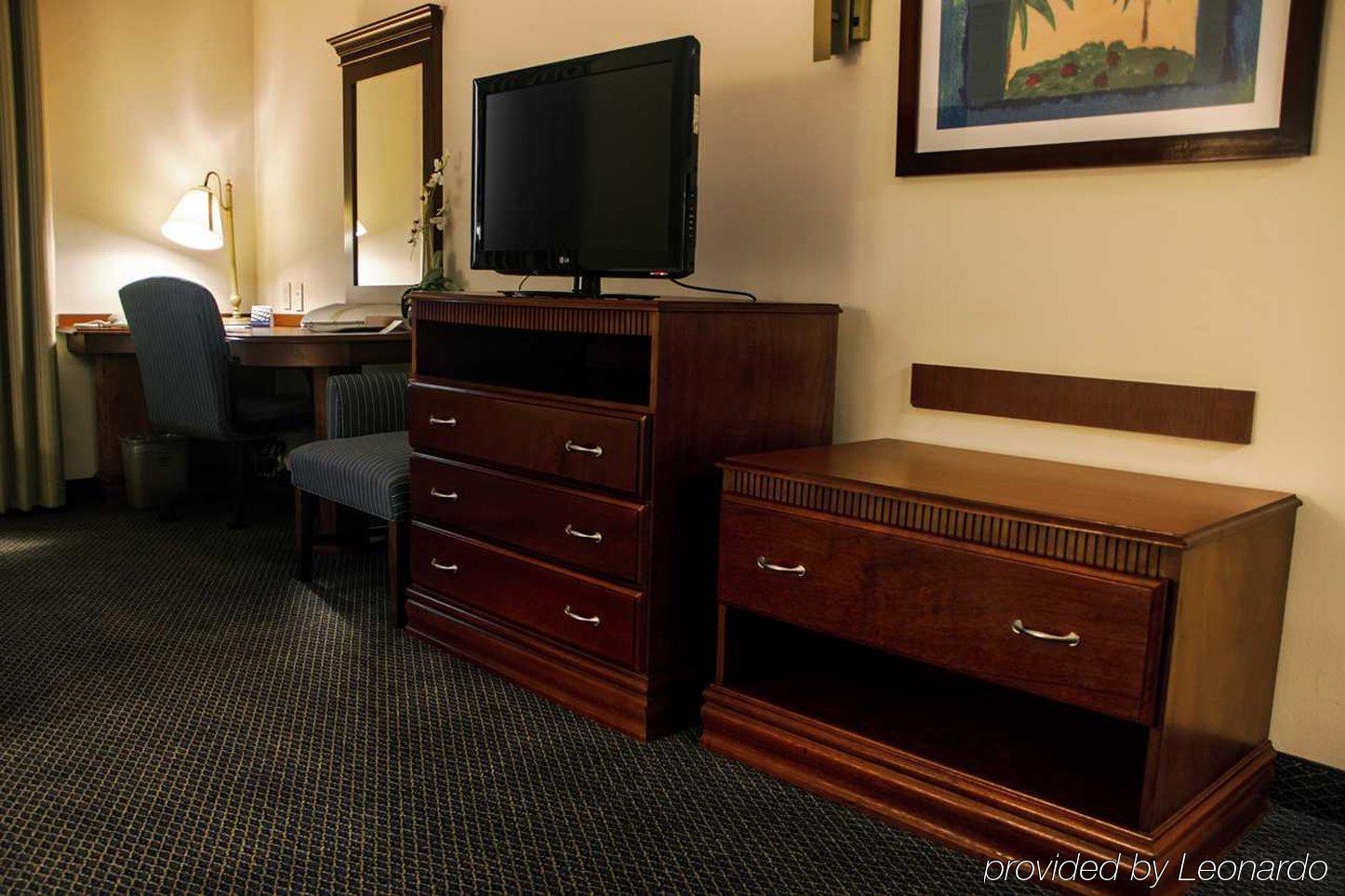 Hampton Airport 3* Tampico