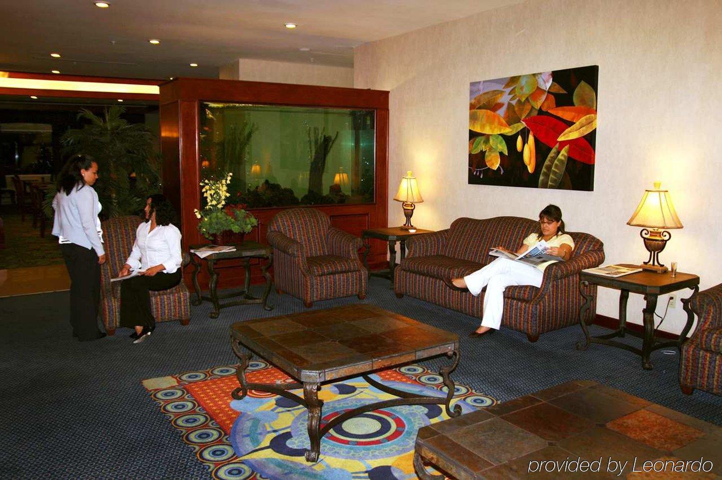 Hampton Airport Hotel 3*