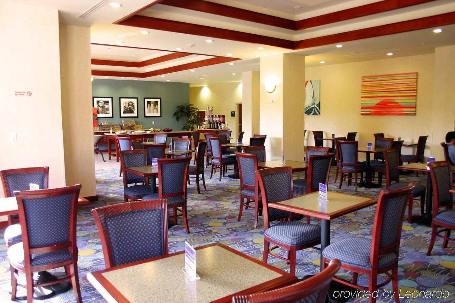 Hampton Airport Hotel 3*