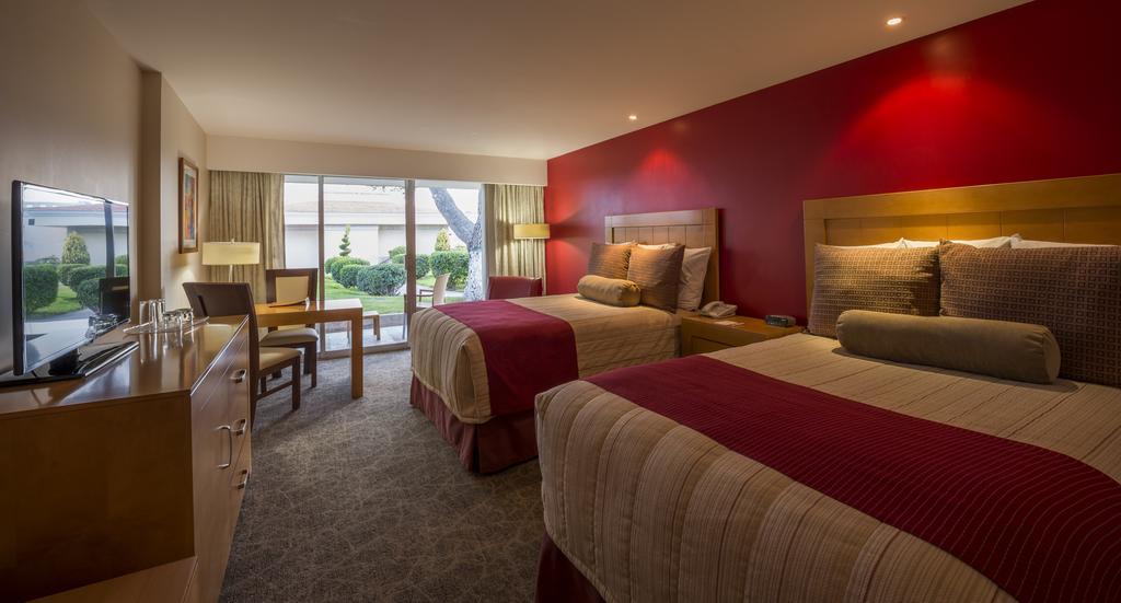 Camino Real Hotel