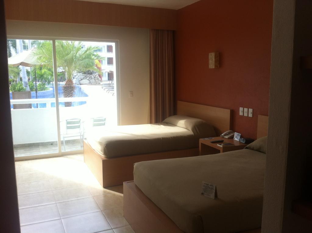 Hotel La Isla 4*