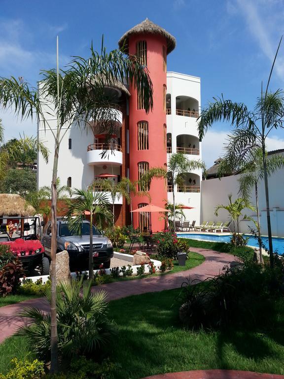 Y Los Encantos Sayulita