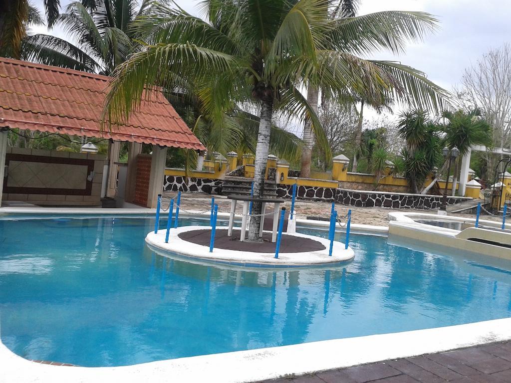 River Hotel