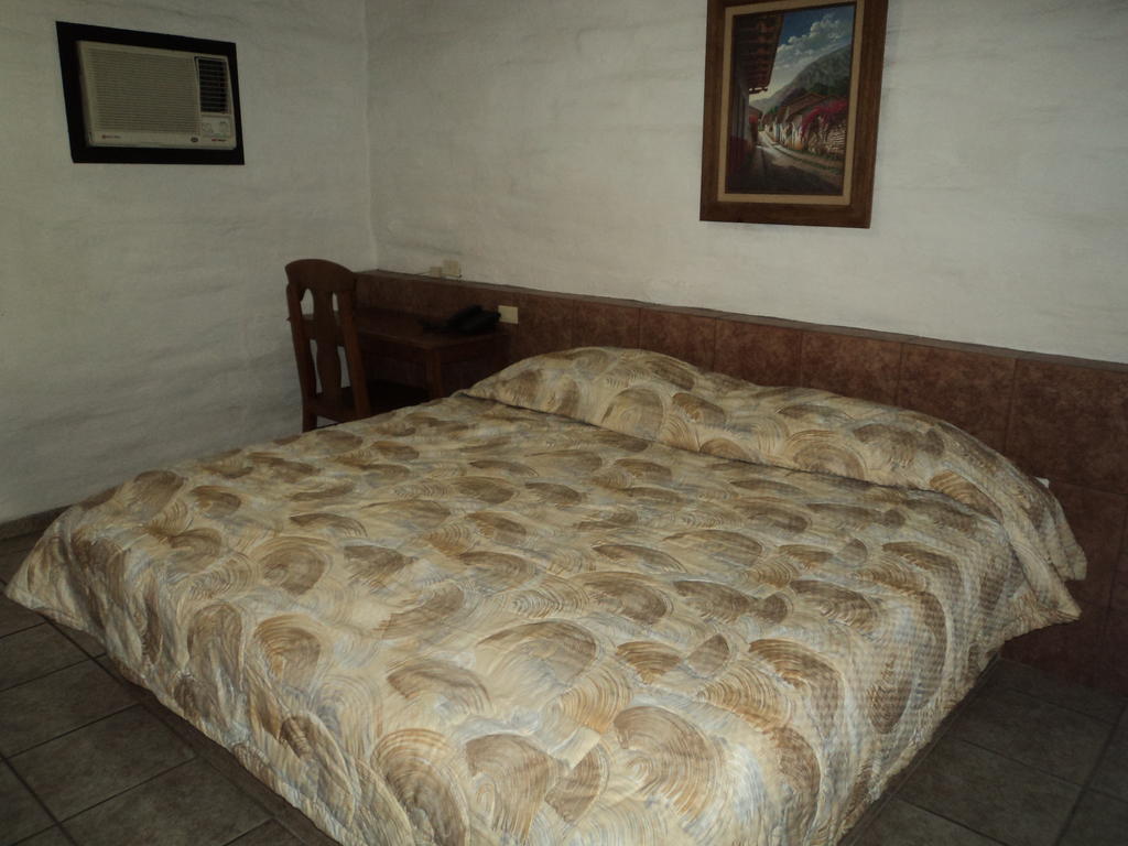 Hotel El Rancho 3*