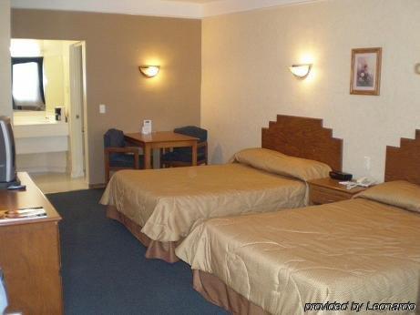 Inn American Inn Hotel & Suites Parral 4*