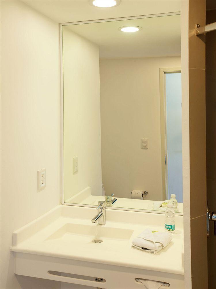 Hotel Express Junior By Marriott Aeropuerto 3*