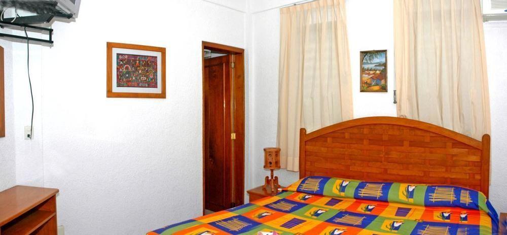 Mercedes Hotel Zihuatanejo