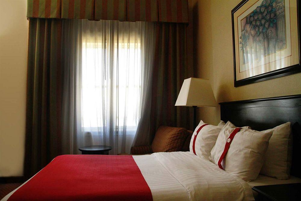 Holiday Inn Matamoros Hotel 3*